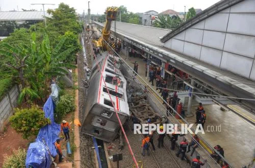 Danantara Evaluasi Keselamatan Kereta Api Usai Kecelakaan Bekasi Timur