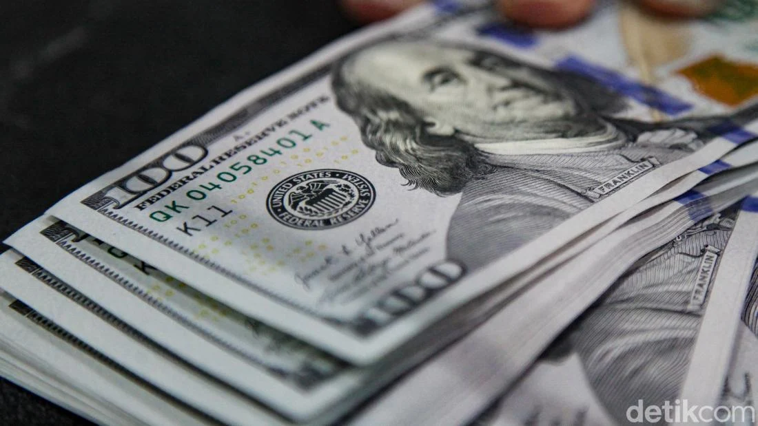 Dolar AS Perkasa di Indonesia, Melemah di Pasar Global