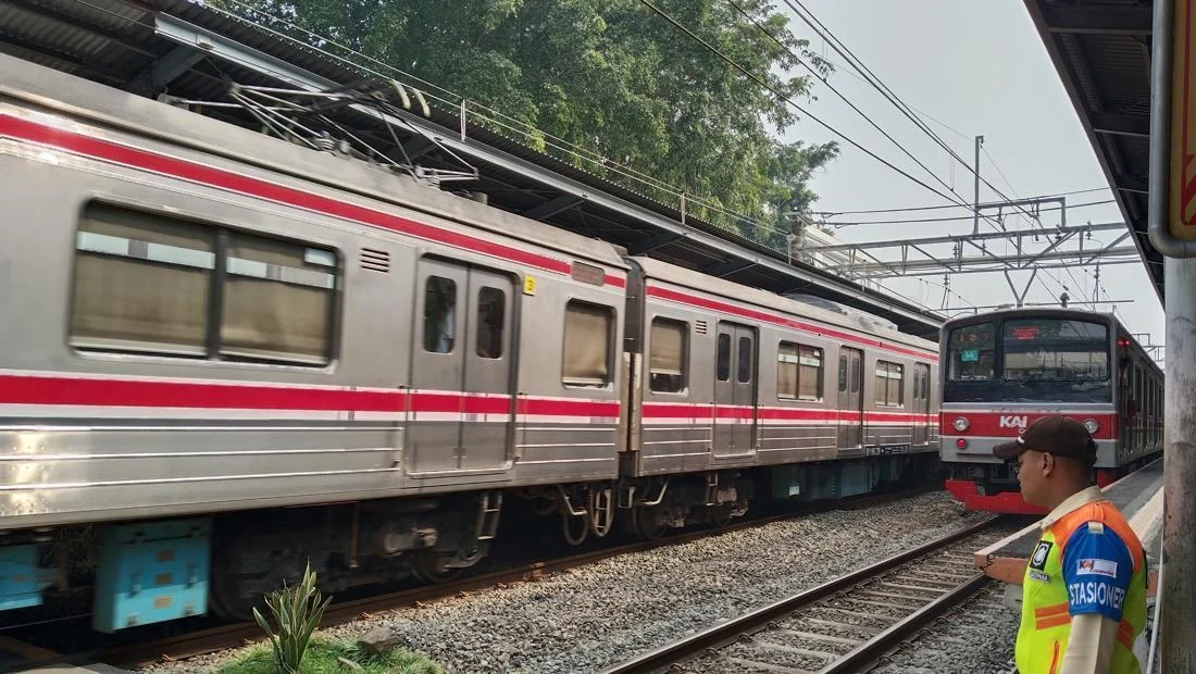 Dony Oskaria Umumkan Elektrifikasi Jalur Kereta Jakarta-Cikampek 2026