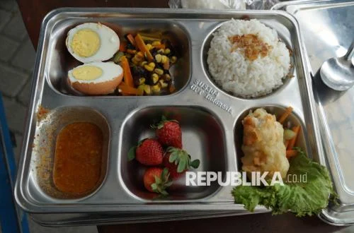 Evaluasi Makan Bergizi Gratis: Dari Kasus Keracunan Hingga Beban APBN