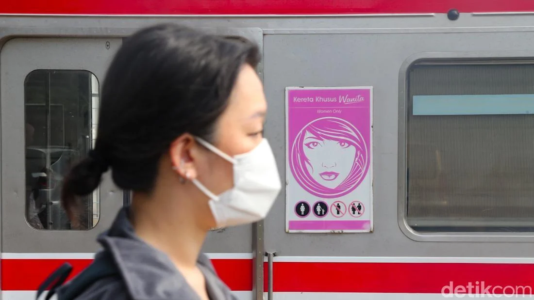 Gerbong Khusus Wanita KRL: Tengah atau Tepi, Menyoal Keselamatan