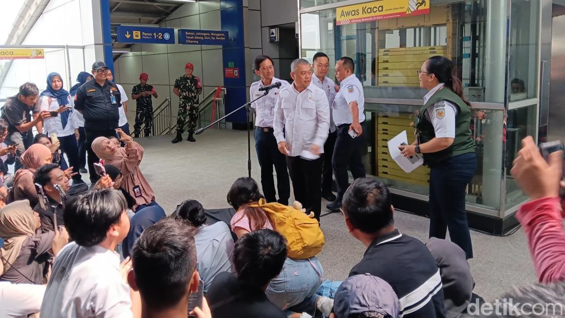 Jalur KA Bekasi Timur Kembali Dibuka dengan Pembatasan Kecepatan