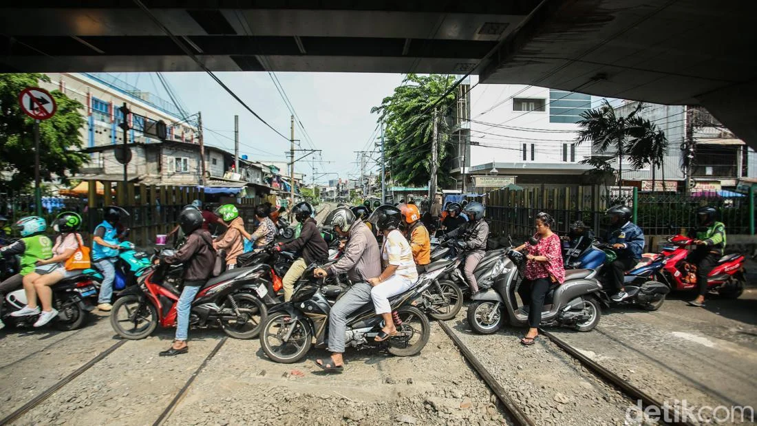 KAI Evaluasi 1.800 Perlintasan Sepadan Pasca Insiden Maut Bekasi