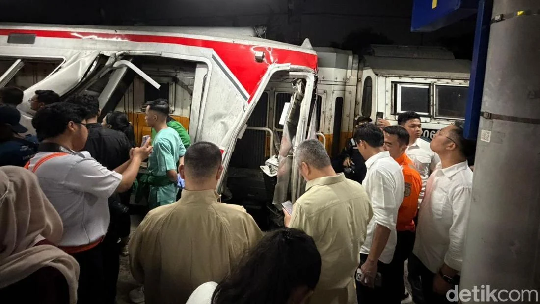 Layanan Penumpang Stasiun Bekasi Timur Dihentikan Sementara oleh KAI