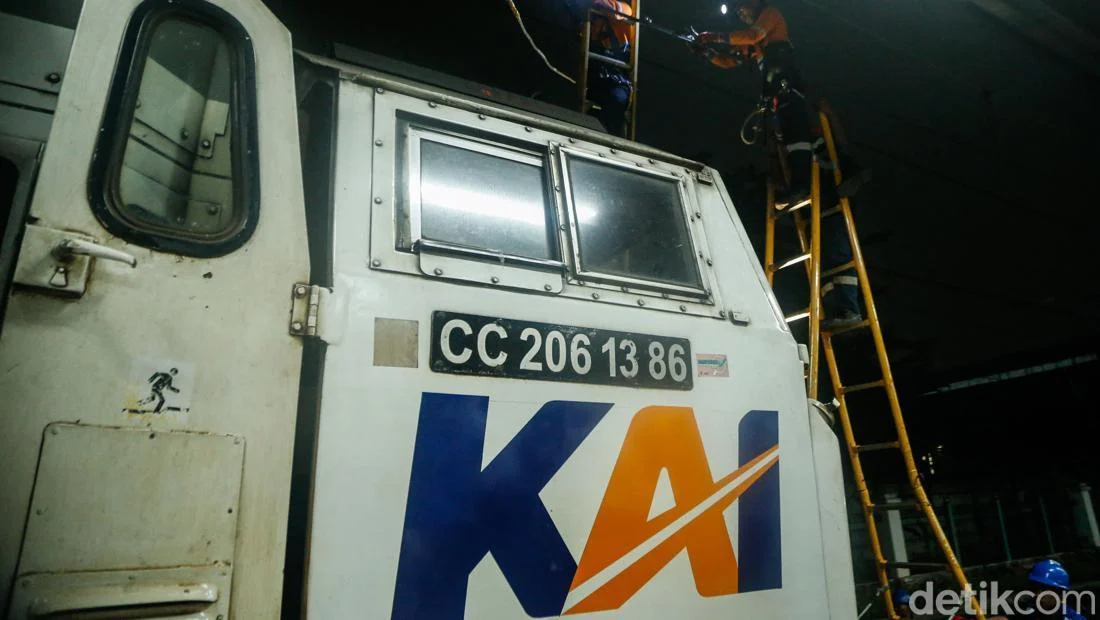 Menhub Beberkan Kronologi Tabrakan KRL vs KA Argo Anggrek di Bekasi