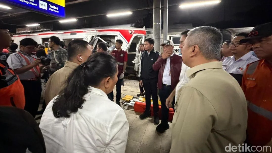 Menhub Tinjau Tabrakan Argo Bromo vs KRL di Bekasi: 4 Orang Tewas