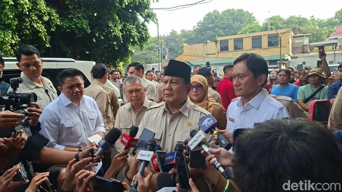 Presiden Prabowo Tinjau Korban Kereta Bekasi, Janji Bangun Flyover Baru