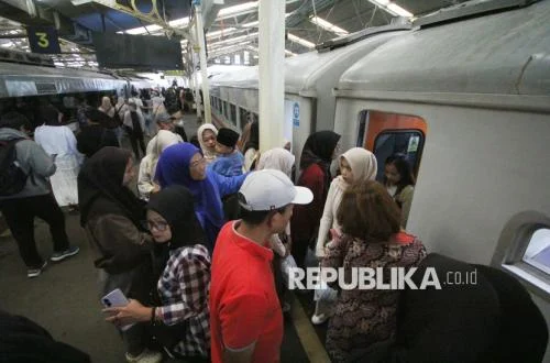 Proyek Elektrifikasi Jalur Kereta Api dan Arus Mudik Lebaran 2026