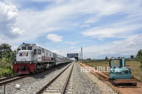 Proyek Jalur Ganda Kereta Api Bandung-Cicalengka Rampung 2023