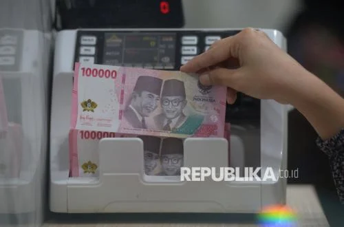 Rupiah Tertekan di Rp 17.200, Pakar Soroti Klaim Nilai Tukar Wajar