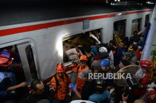 Tragedi Tabrakan KA Argo Bromo Anggrek dan KRL Bekasi: 5 Orang Tewas
