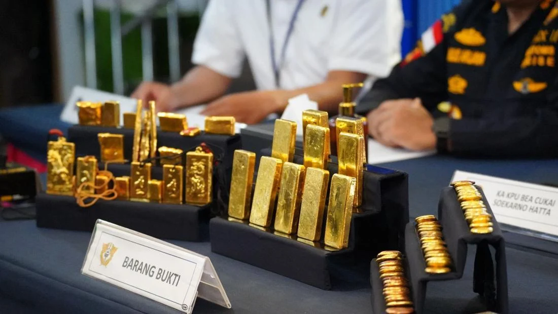 Belasan WNA-WNI Ditangkap Bawa Emas Tanpa Izin Senilai Miliaran Rupiah