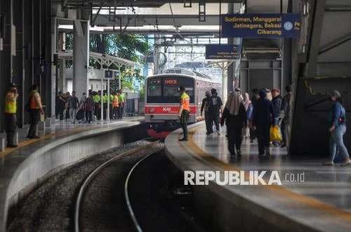 Commuter Line Rangkasbitung Terkendala Percikan Api LAA