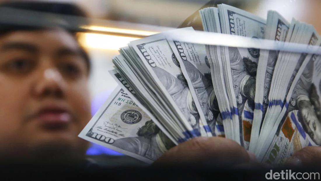 Dolar AS Menguat ke Rp 17.404, Beri Tekanan pada Rupiah