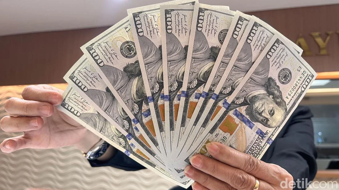 Dolar AS Menguat Terhadap Rupiah, Tembus Rp 17.400