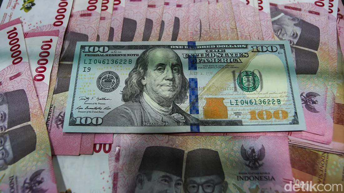 Dolar AS Menguat Tipis Terhadap Rupiah di Tengah Pelemahan Global