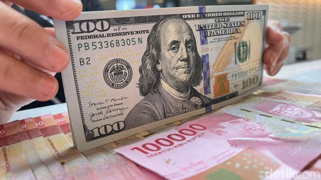 Dolar AS Perkasa, Rupiah Tertekan di Awal Mei