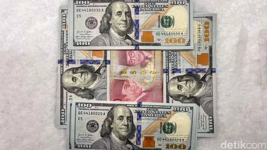 Dolar Menguat Tajam, Rupiah Terpuruk di Bawah Rp 18.000