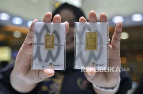Harga Emas Antam Anjlok Signifikan, Emas Batangan Turun Rp50.000