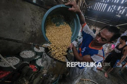 Harga Kedelai Naik, Produsen Tahu Tempe Terancam