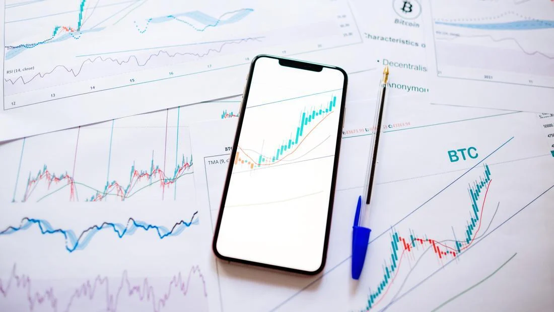 IHSG Menguat, Saham Komoditas Meroket, Asing Masih Jual