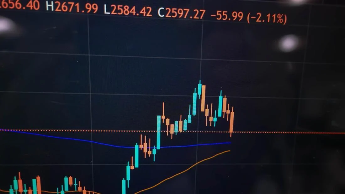 IHSG Merah Akibat Jual Bersih Asing, Emiten Catat Kinerja Variatif