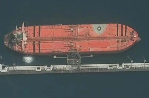 Iran Wajibkan Izin Kapal Melintas Selat Hormuz