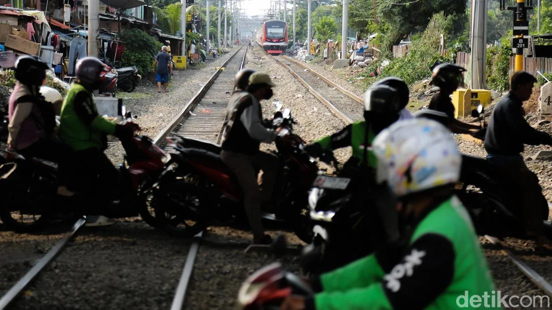 KAI Tutup 29 Perlintasan Maut, Keselamatan Jadi Prioritas