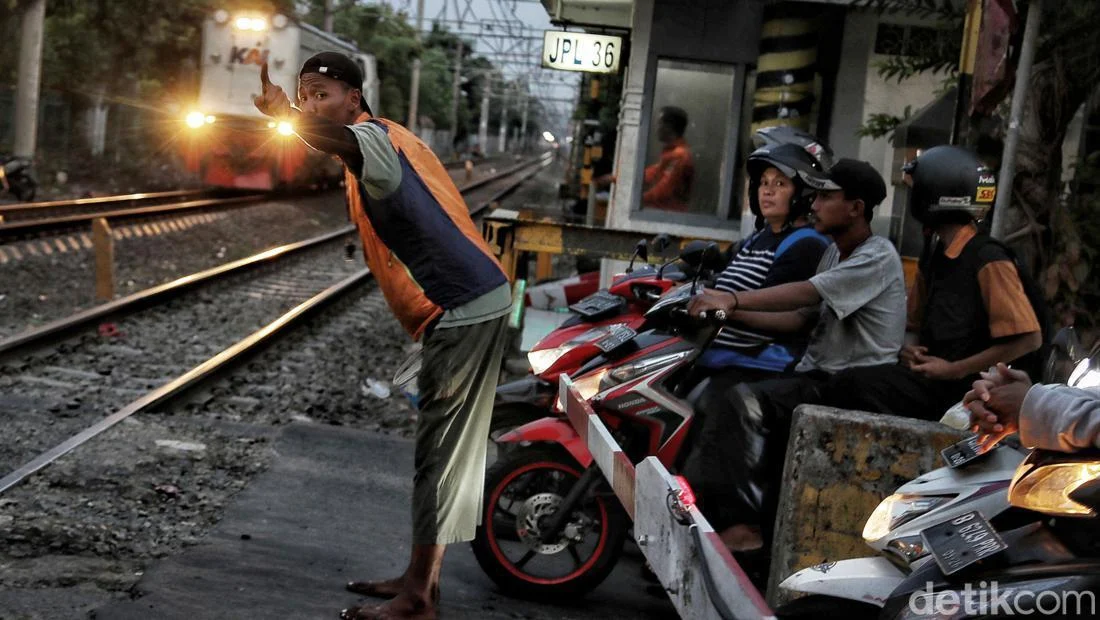 Lowongan Kerja Penjaga Perlintasan KAI Dibuka, Cek Syarat & Cara Daftar