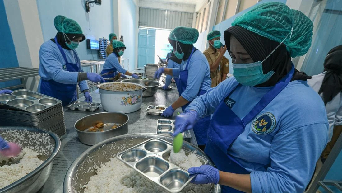 Makan Bergizi Gratis Ciptakan 1,28 Juta Lapangan Kerja & Gerakkan Ekonomi