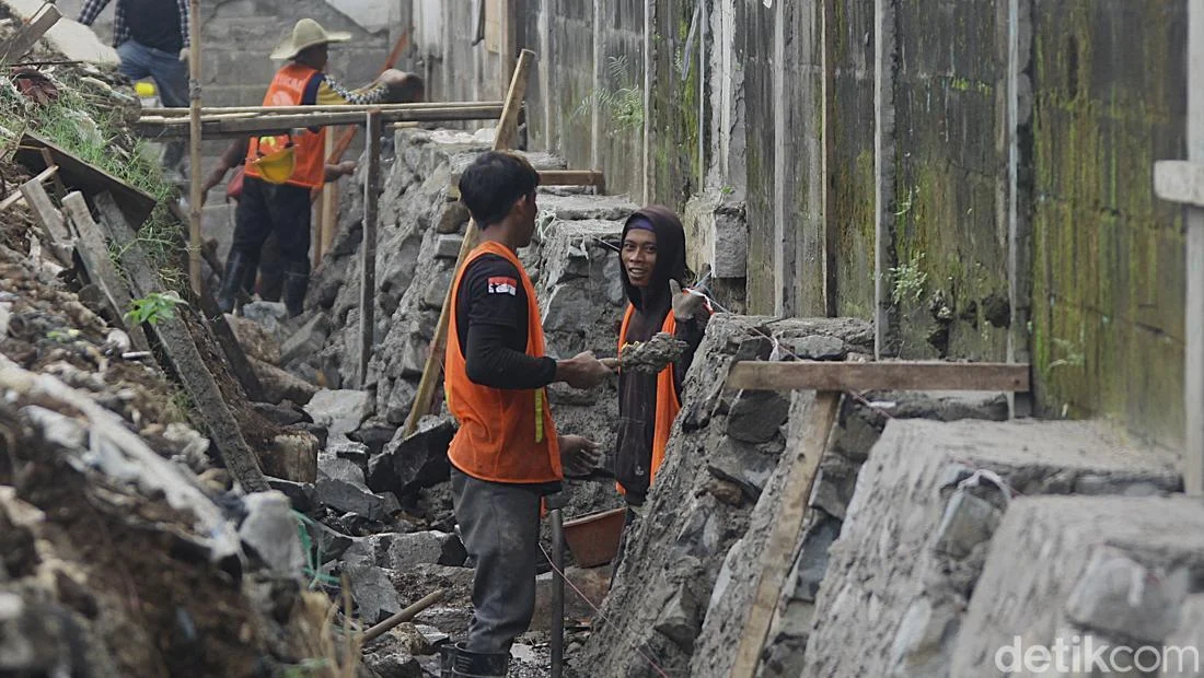 Mayoritas Pekerja Indonesia Berstatus Informal, BPS Ungkap Data
