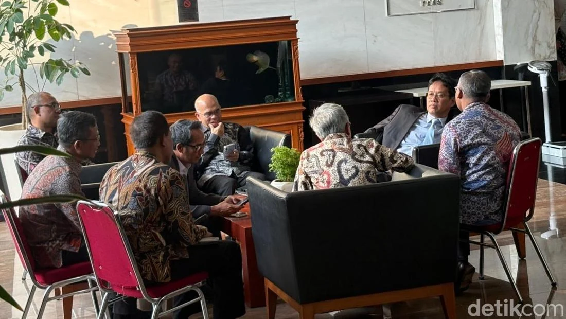 Menkeu Rapat Dadakan, Strategi Kendalikan Rupiah Dibahas