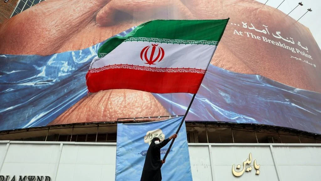 Minyak dan Dolar Merosot, Saham AS Naik: Harapan Damai Iran Buka Selat Hormuz