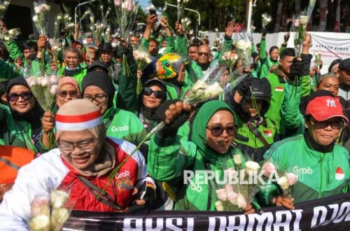 Ojol Gelar Aksi Damai di Monas, Solidaritas untuk Rekan yang Gugur