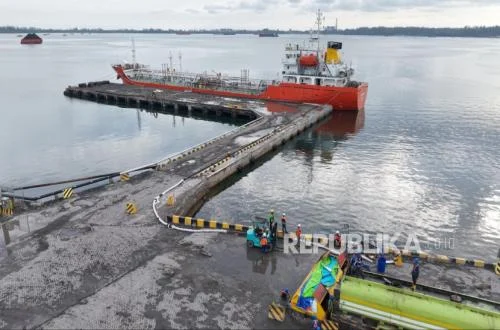 Pelabuhan Bengkulu Uji Coba Layanan Drop Tank Kargo Curah Cair