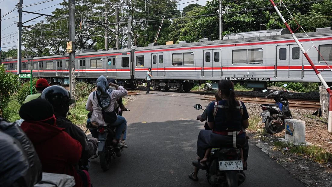 Peringatan Keras: Jangan Terobos Perlintasan Kereta Api!