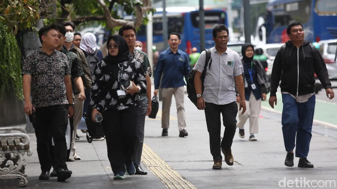 Pinjol & Paylater Meroket, Utang Konsumtif Masyarakat Meningkat