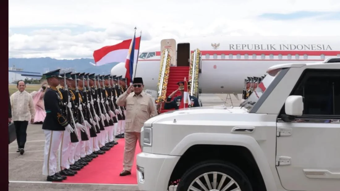 Prabowo Tiba di Filipina Naik Mobil Maung untuk KTT ASEAN
