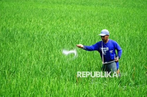 Prabowo Turunkan Harga Pupuk 20% di Tengah Krisis Global