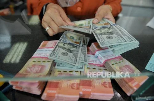 Risk Premium Tinggi Picu Rupiah Terpuruk ke Titik Terendah