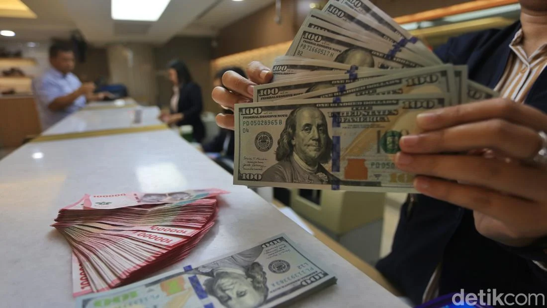 Rupiah Anjlok ke Rp 17.600/USD Akibat Faktor Eksternal & Domestik
