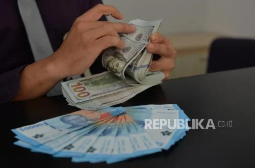 Rupiah Melemah Akibat Ketegangan Iran-AS, Harga Minyak Meroket