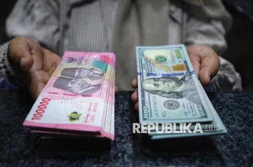 Rupiah Melemah, IHSG Berpotensi Volatil Akibat Sentimen Ganda