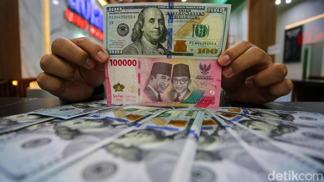 Rupiah Terpuruk, Dolar AS Dekati Rp18.000