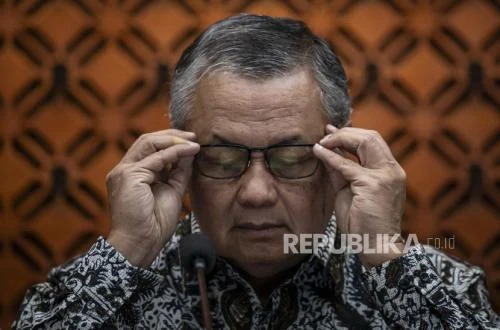 Rupiah Terpuruk, DPR Minta Gubernur BI Mundur Secara Gentleman