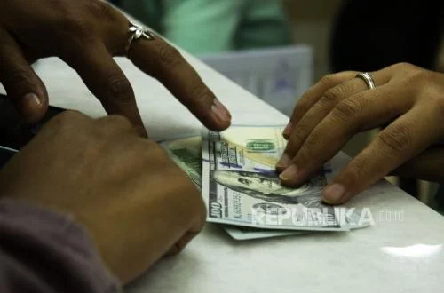 Rupiah Terpuruk Lagi, Sentuh Rp 17.502 Terhadap Dolar AS