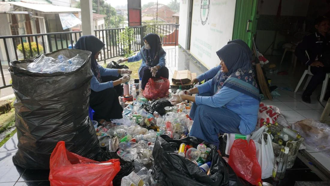 Sampah Jadi Emas: Ibu Rumah Tangga Bogor Ubah Limbah Jadi Tabungan