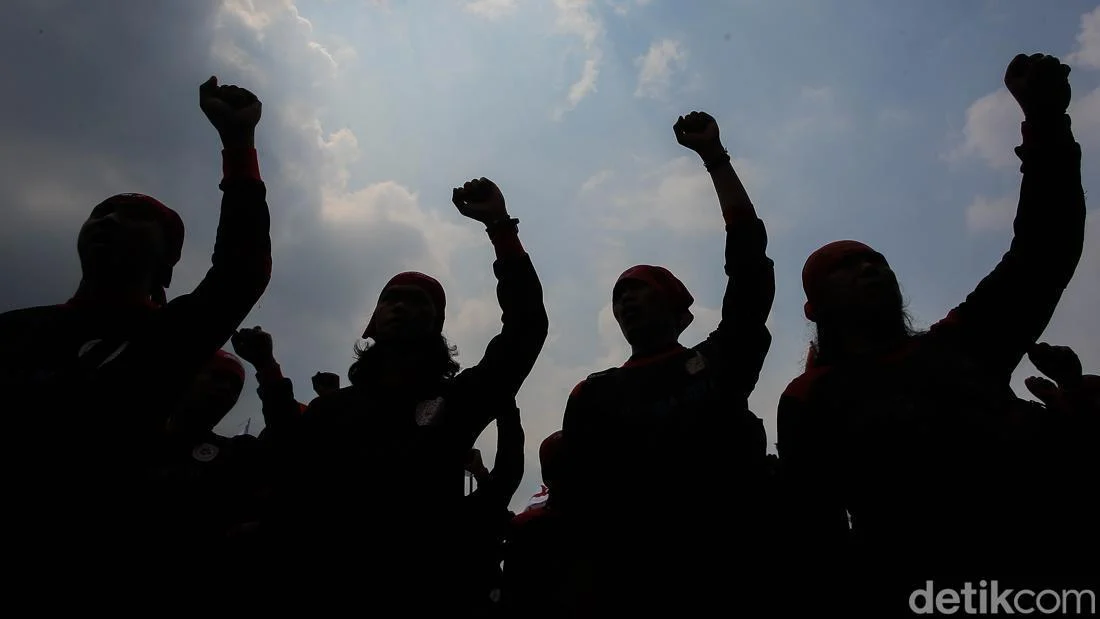 Sejarah Kelam Hari Buruh: Perjuangan dari Eksploitasi Hingga Tragedi