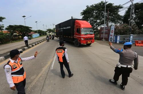 Sopir Logistik Tuntut Kepastian Regulasi ODOL