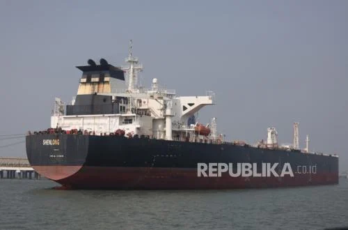 Tanker Minyak Saudi Tiba di India, Iran Kurangi Produksi Minyak